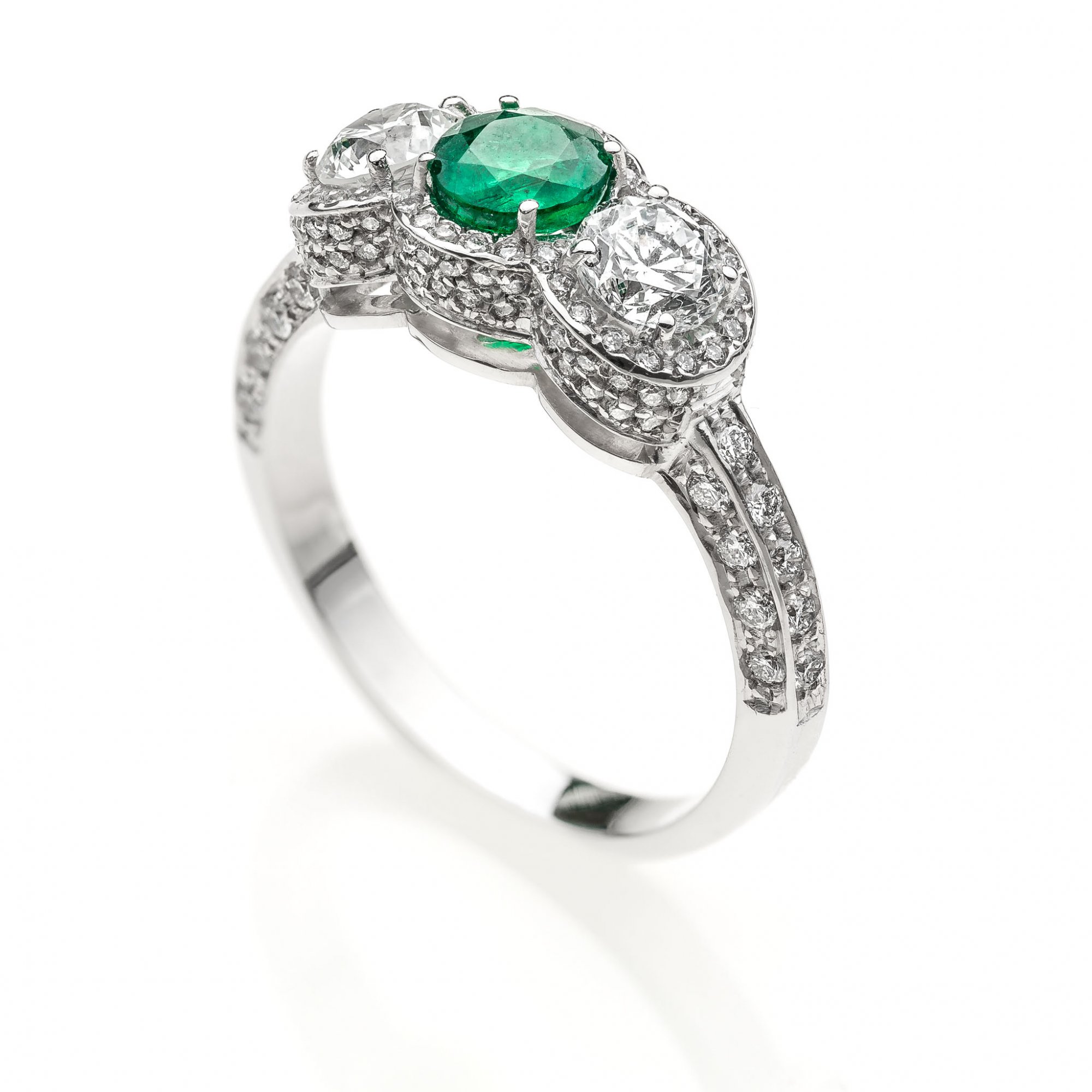 18 KT white gold ring with natural Columbia Emerald and natural round brilliant cut diamonds