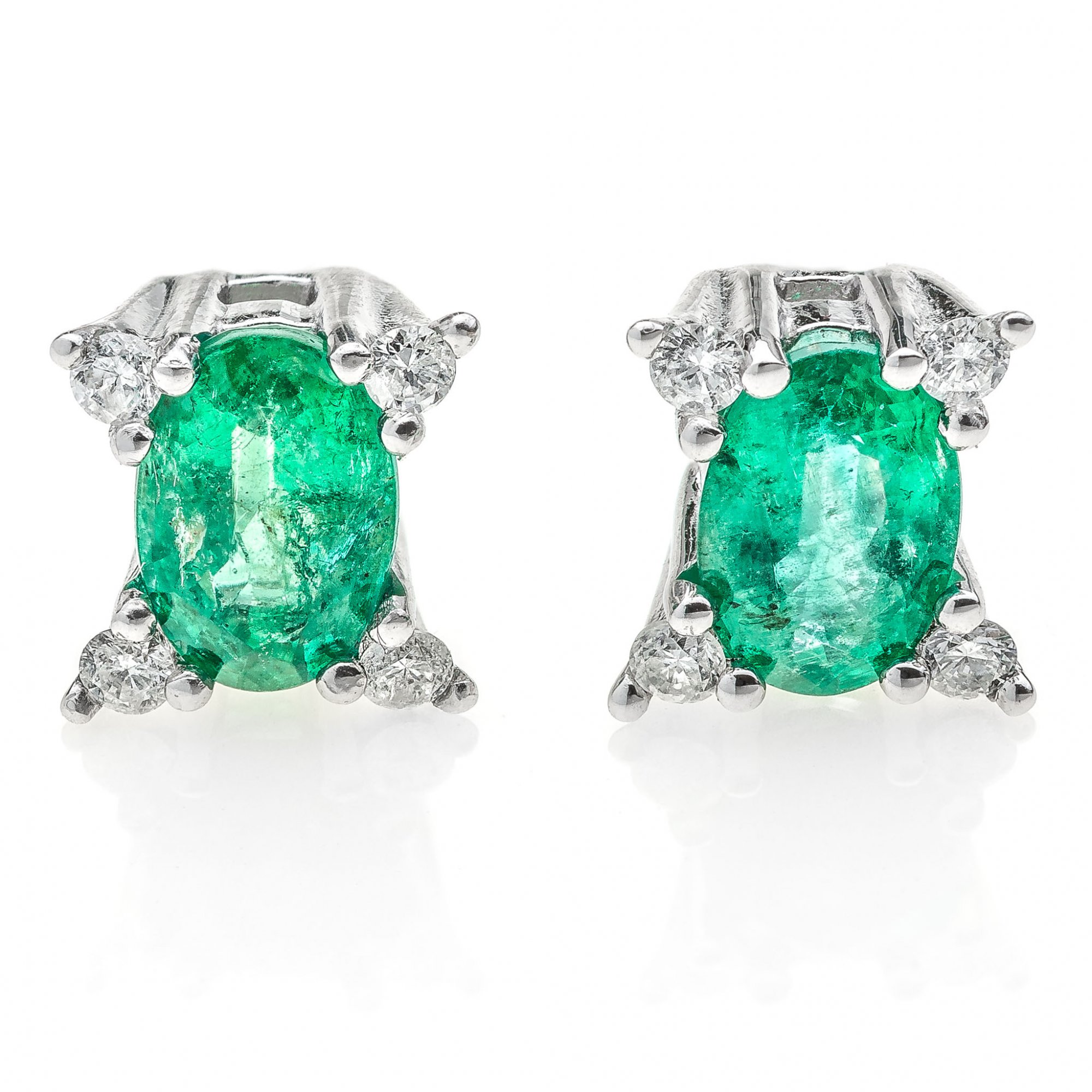 18 KT white gold earrings with natural Columbia emeralds and natural round brilliant cut diamonds