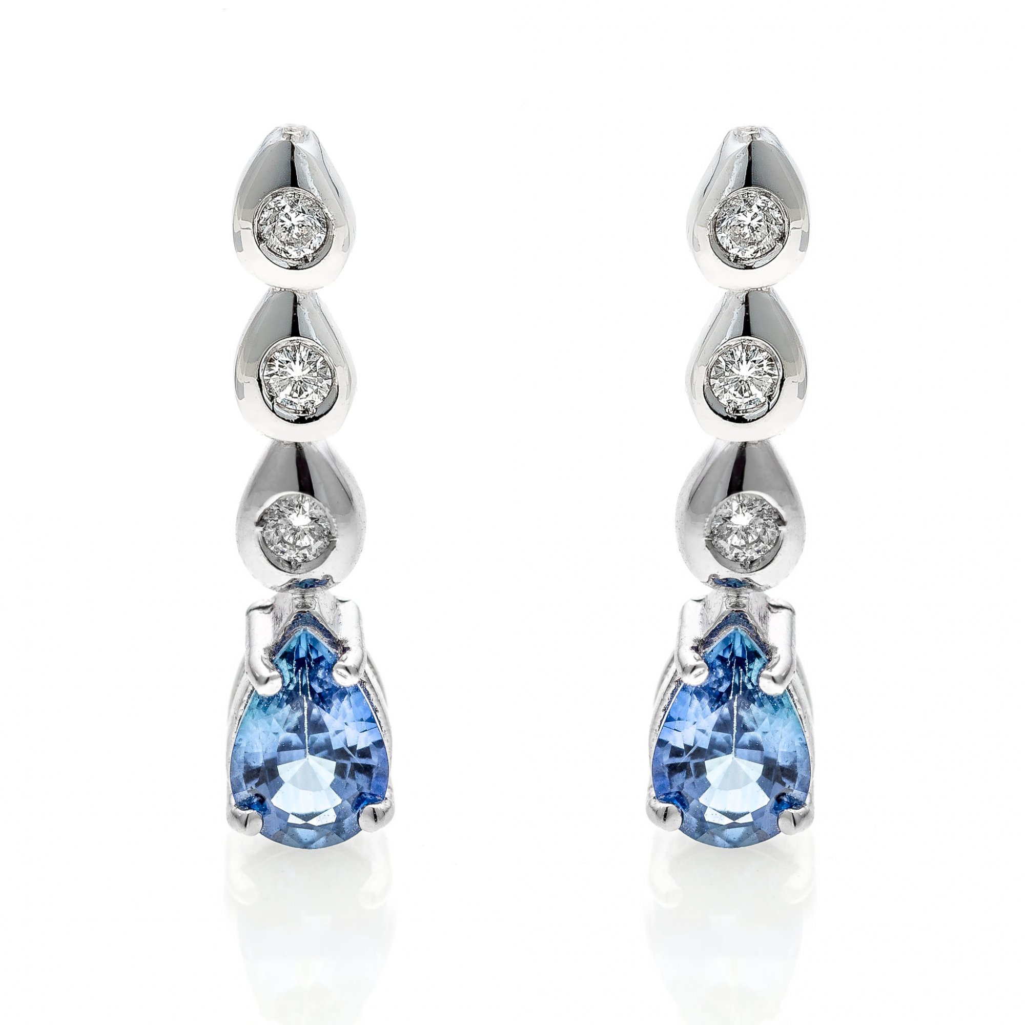 18 KT white gold earrings with sapphires and natural round brilliant cut diamonds
